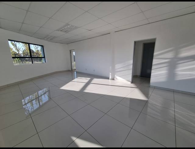 955M² WAREHOUSE TO LET IN LINBRO PARK